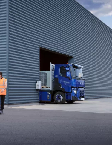 Renault Trucks E-Tech C en charge dans un entrepôt