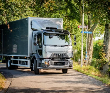 Renault Trucks D 19 T X-Load on a bend in the countryside